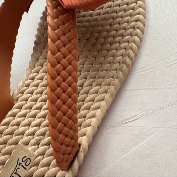 Tamaris Size 41 Bow Flat Flip Flops Sandals with Straw Texture - Picture 8 of 9